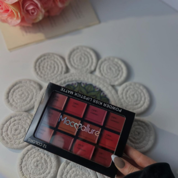 Long-Lasting Professional Lip Kit for Every Mood